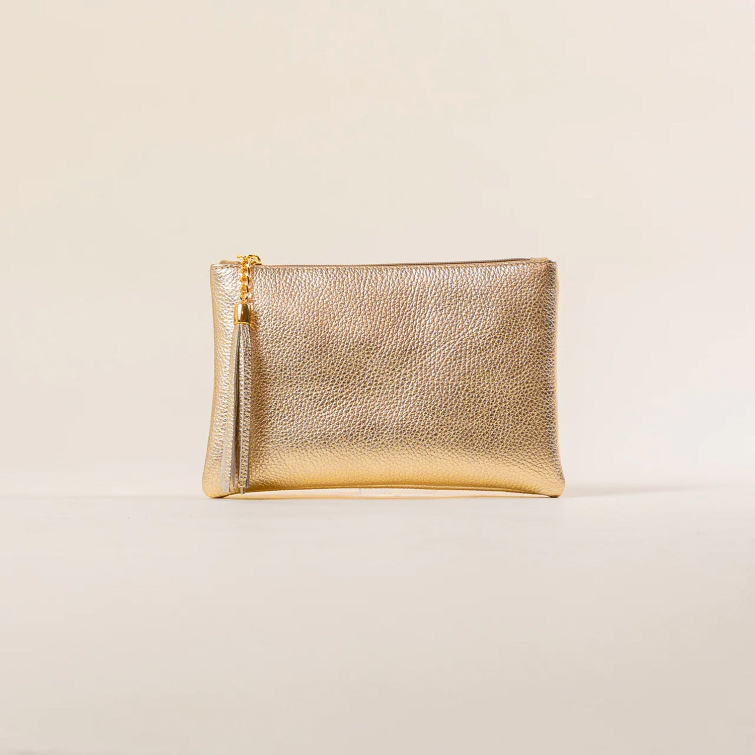 W by whitemood- Pochette with tassels - gold – White Mood