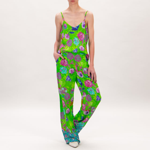 Wu'side-Pantalones con estampado floral y espalda elástica - verde/ciclamen/morado