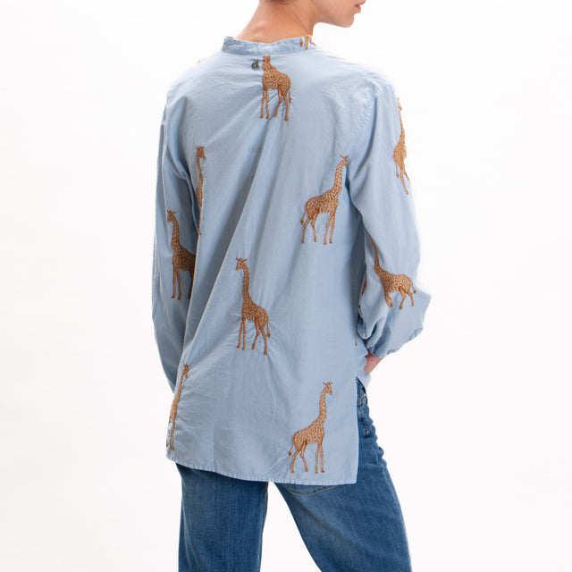 Camisa de muselina con jirafa bordada Dixie - cielo