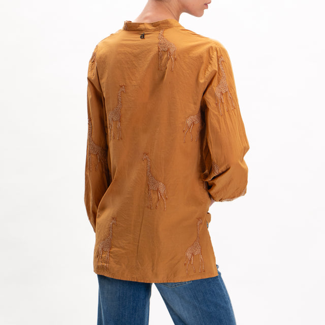 Camisa de muselina con bordado Dixie de jirafa - camel