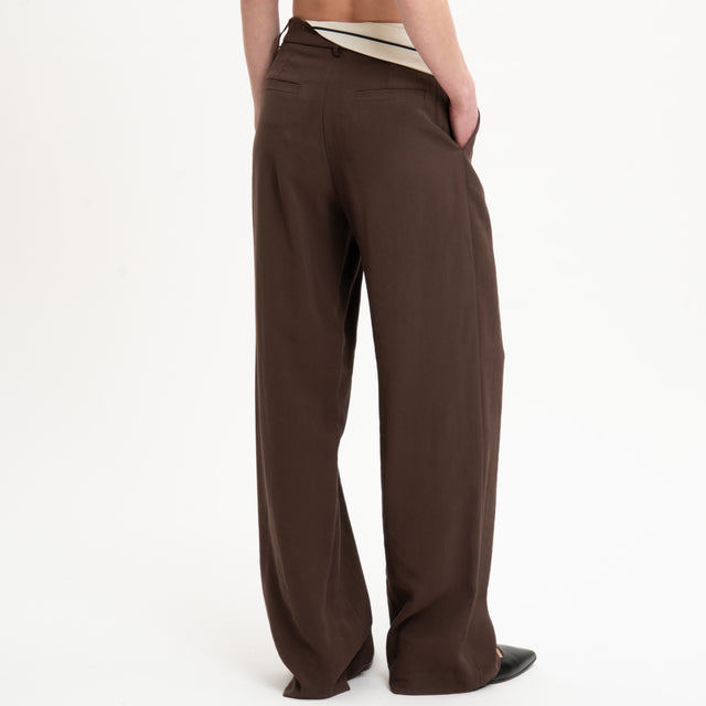 Tensione in-Pantalone con baschina a contrasto - cioccolato