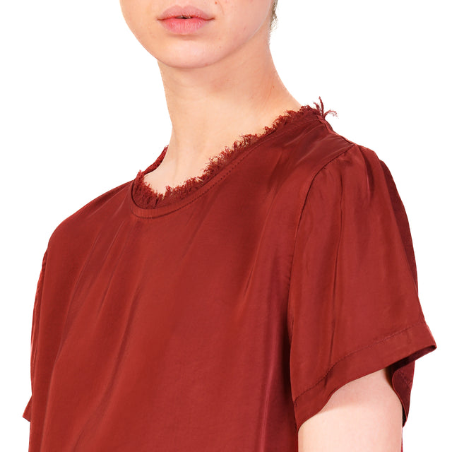 Kontatto-Blusa satin collo sfrangiato - ribes