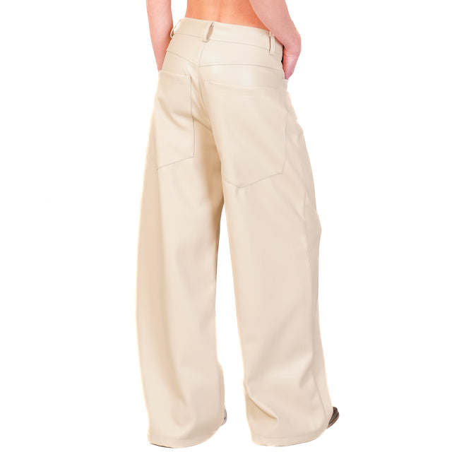 Tensione in-Pantalone GIUSI wide leg similpelle - sand