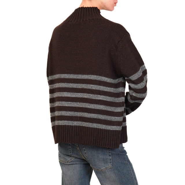 Motel-Striped sweater with sequins and brooch - dark brown/grey