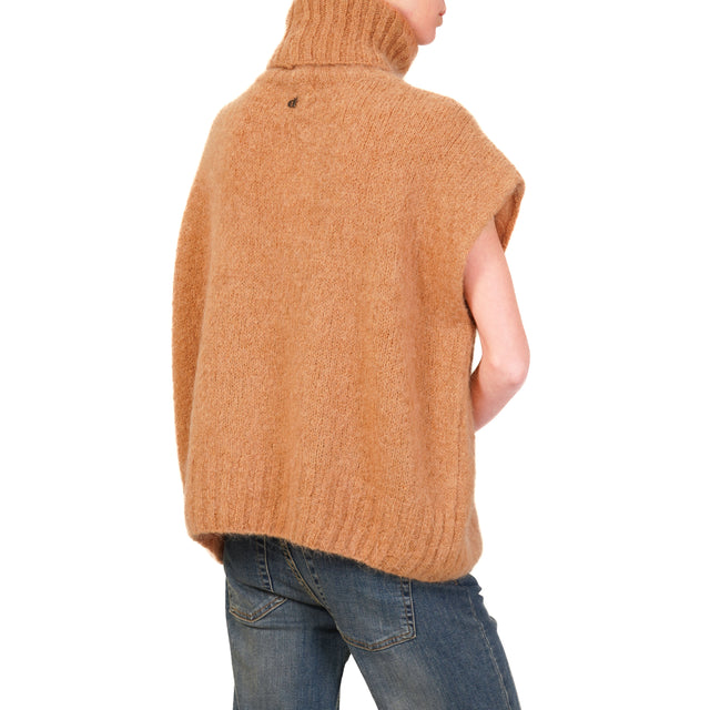 Dixie-Maglia mohair collo alto smanicata - camel