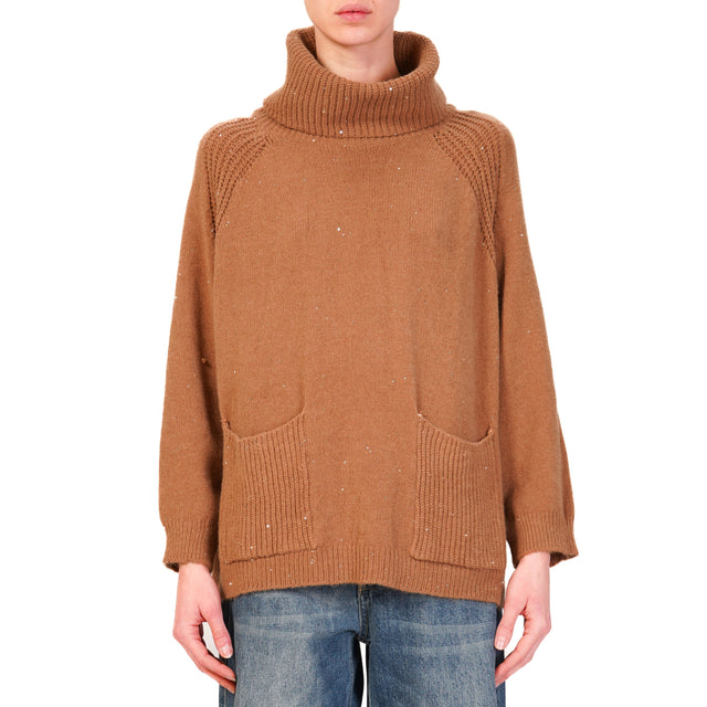 Haveone-Maglia collo alto con tasche e paillettes - camel