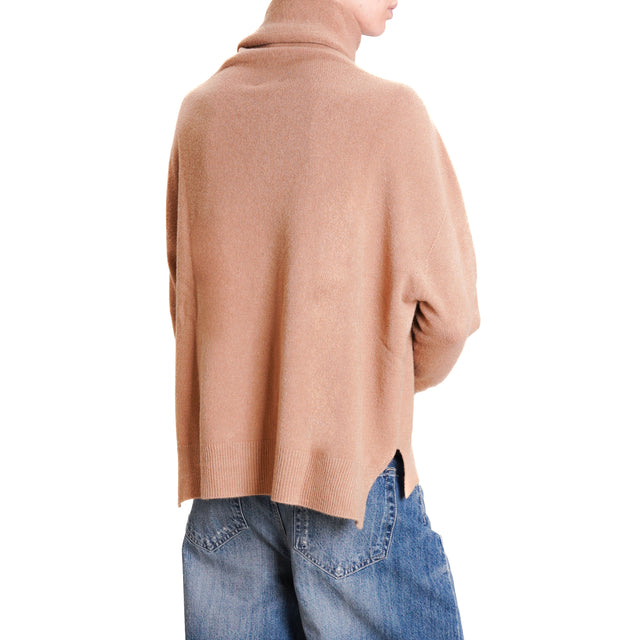 Kontatto-QS High neck sweater with side slits - caramel