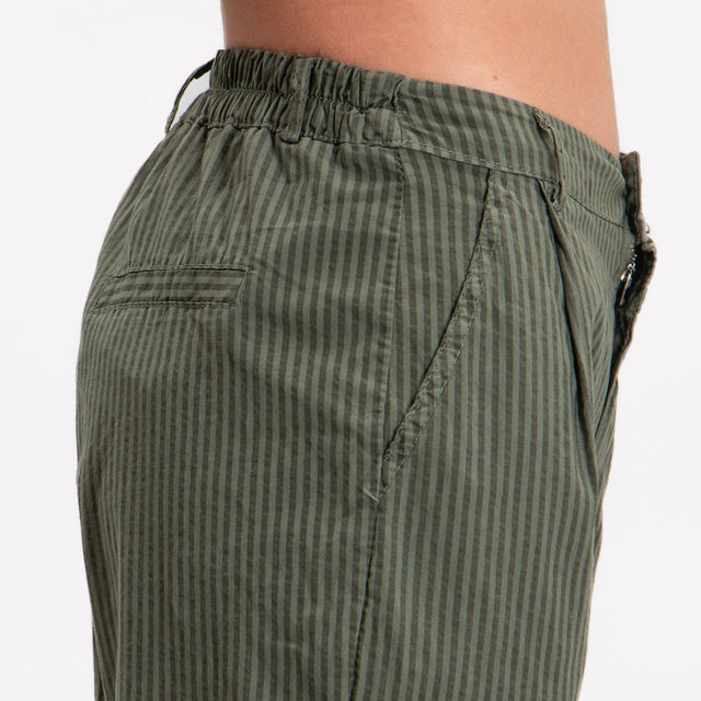 Pantalón Zeroassoluto-LOLA de rayas con elástico en la espalda - militar