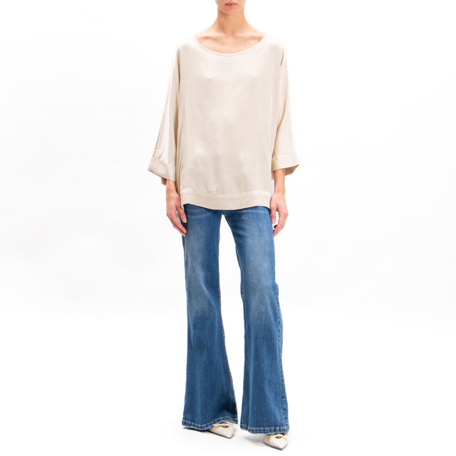 Motel-Blusa in satin manica 3/4 - sand