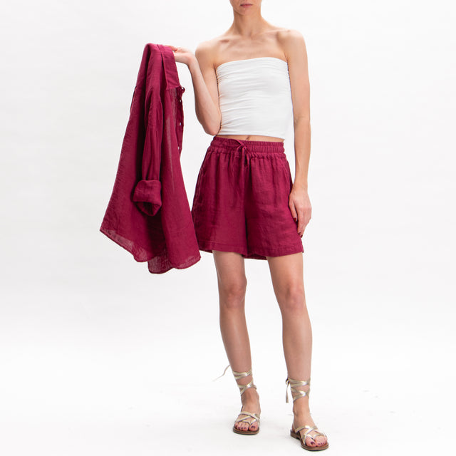 Tensione in- Shorts in lino con coulisse - amarena