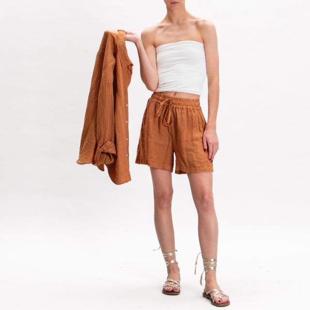 Tensione in- Shorts in lino con coulisse - biscotto