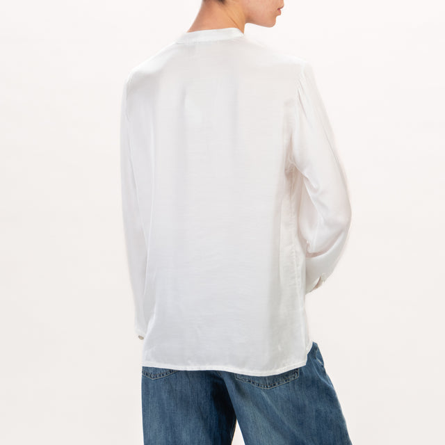 Camisa con cuello mao Zeroassoluto-LEA de raso - leche