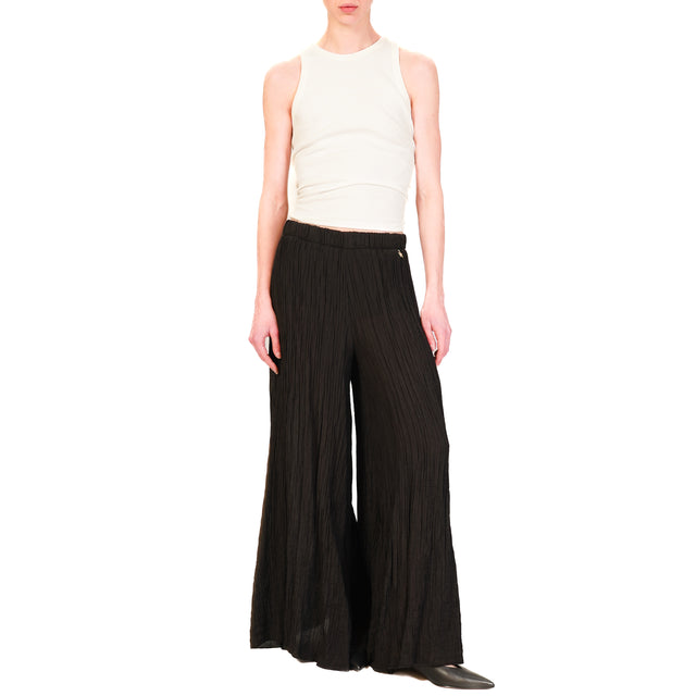 Souvenir-Pantalone wide leg tessuto goffrato - nero