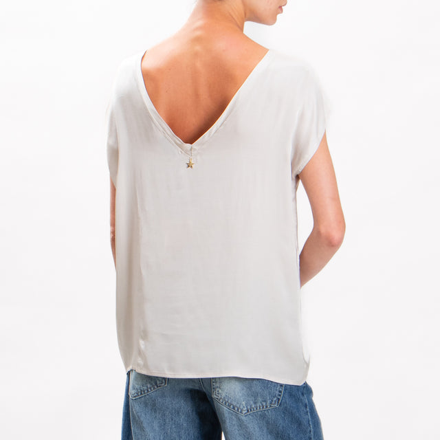 Souvenir-Blusa in satin scollo a v dietro - sand