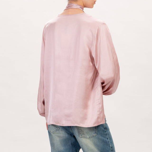 Blusa Vicolo de raso con cuello de pico y flores - rosa empolvado