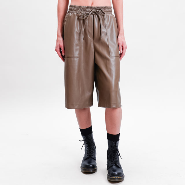 Tension in-Bermuda faux leather elastic waist - military