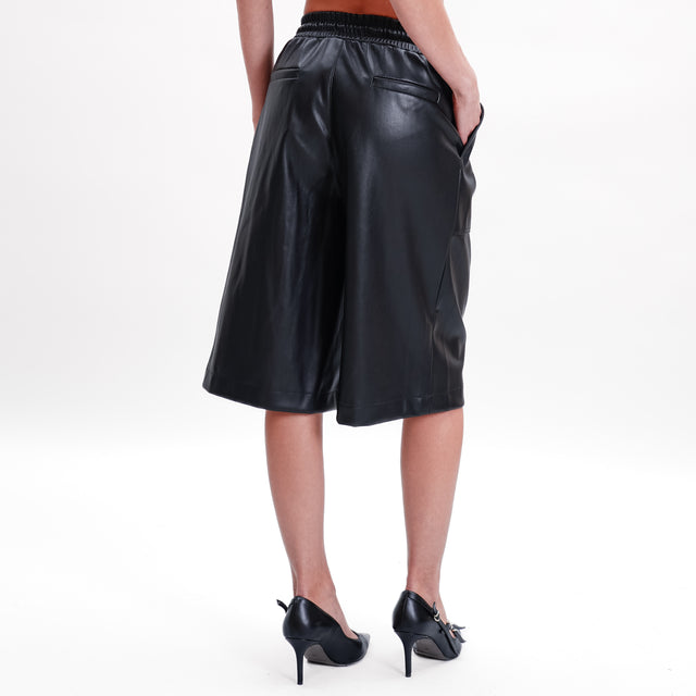 Tension in-Bermuda faux leather elastic waist - black