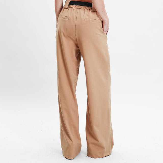 Tensione in-Pantalone palazzo con cintura - camel