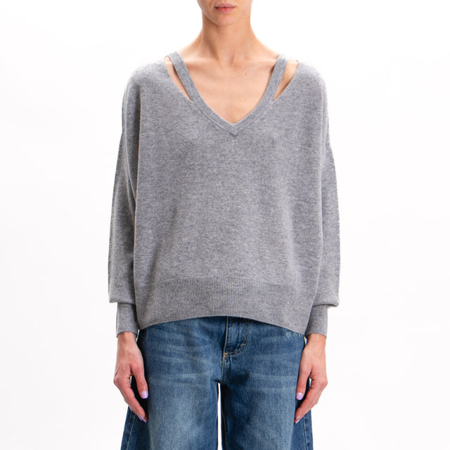 Tensione in-Maglia lana scollo v con cut out 100%lana SOFT - grigio melange