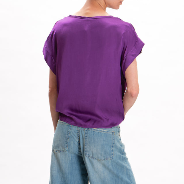 Camisa Tension de raso con cuello de pico - violeta