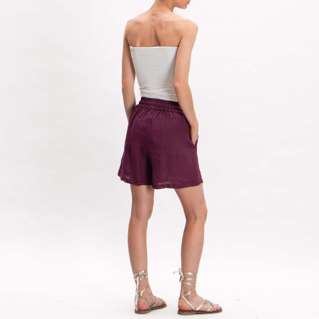 Tensione in- Shorts in lino con coulisse - prugna