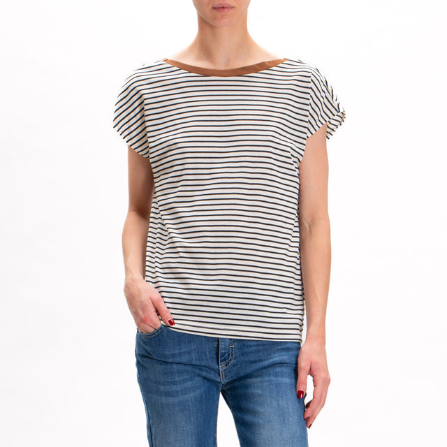 Souvenir-Camiseta de rayas con cuello en V en la espalda - cuero/butter/negro